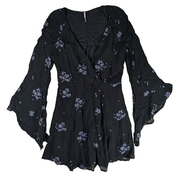 Free People Dresses & Skirts - FREE PEOPLE Crinkled Floral Print Bell Sleeve Faux Wrap Dress Size 4